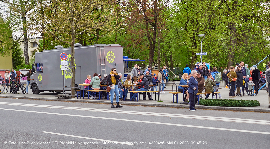 01.05.2023 - Maibaumaufstellung in Berg am Laim